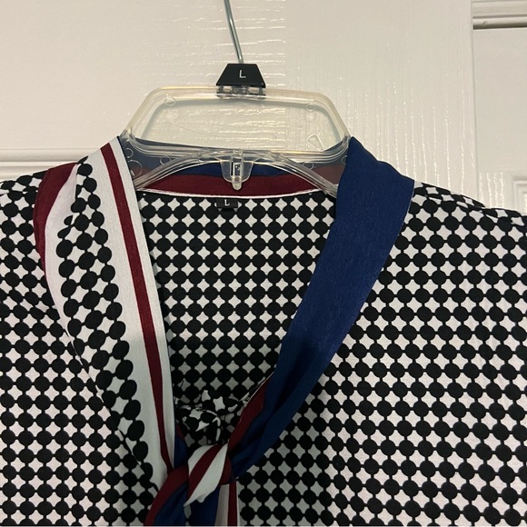 Long sleeve collared Neck tie button down Blouse fitted bottom size Large - Picture 5 of 8